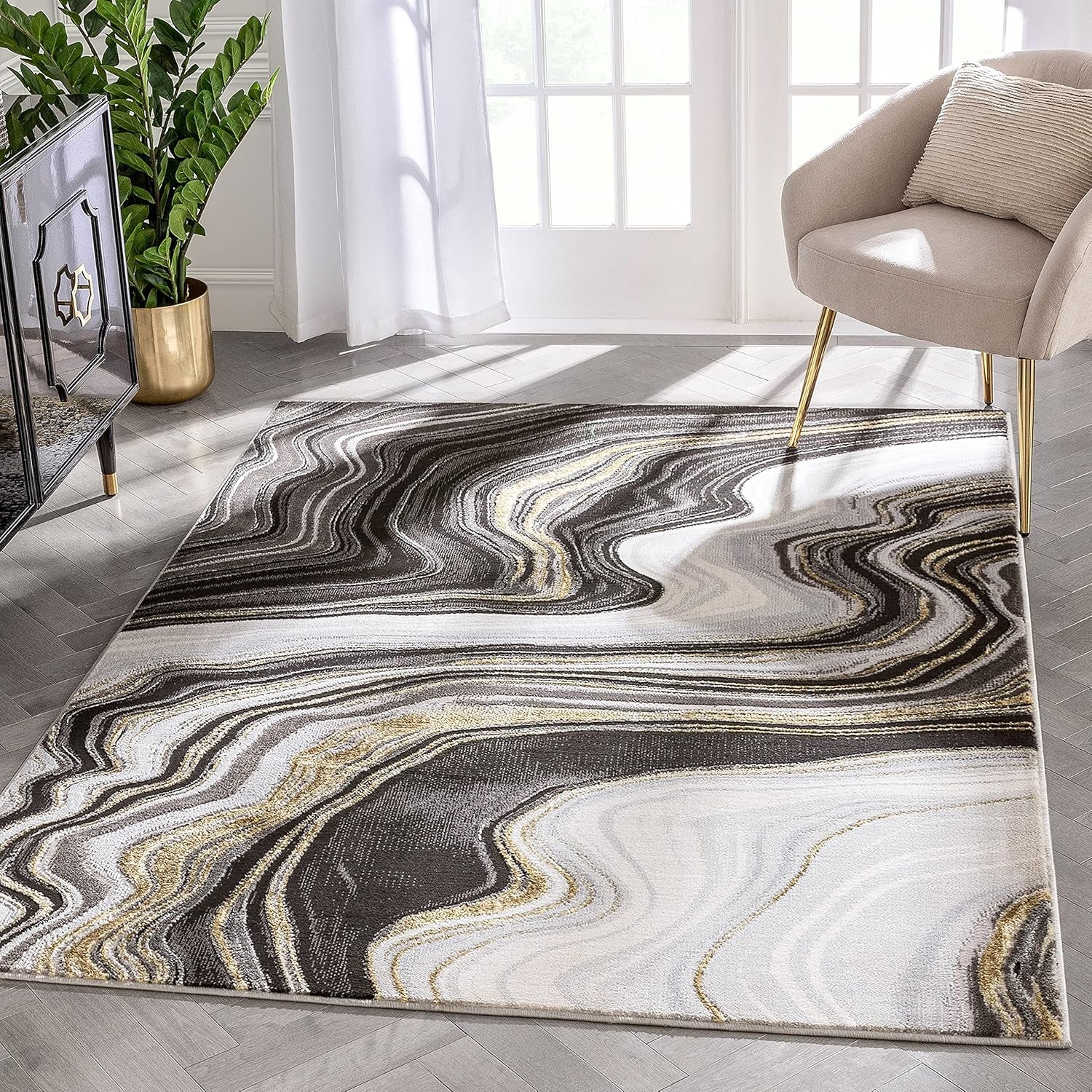 Werrick Grey & Gold Striated Marble Pattern Area Rug (5'3" X 7'3")